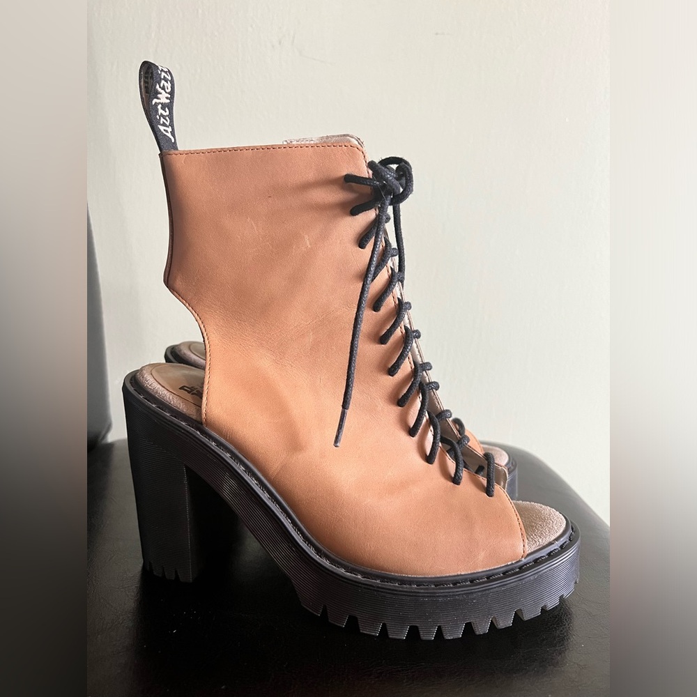 Dr. Martens Carmelita Lace-Up Heeled Boots Sz 6 - Picture 3 of 10